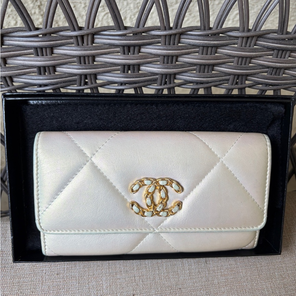 Chanel 19 Flap Wallet